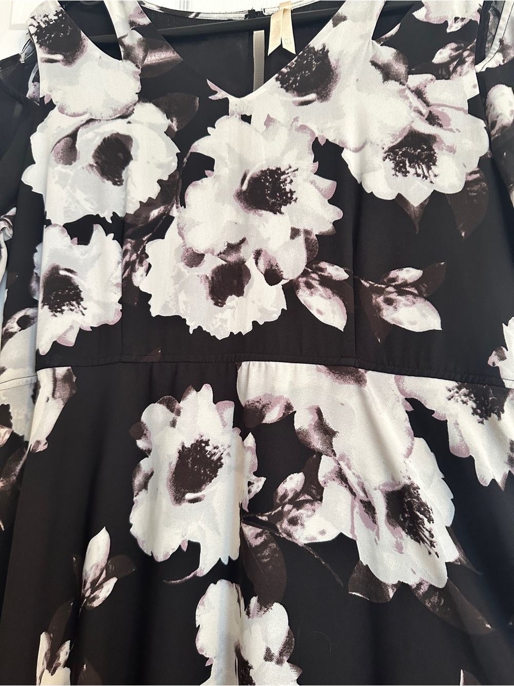 Women's Black Floral Cold-Shoulder dress - Elegant White Bloom Print